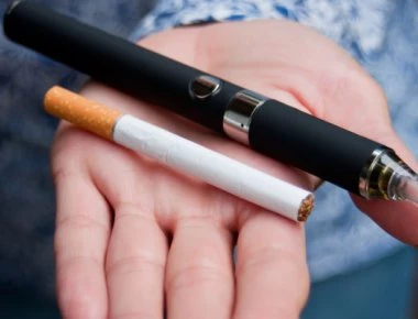 Ηλεκτρονικό τσιγάρο vs κανονικό τσιγάρο: Κίνδυνοι και διαφορές – Τι πρέπει να ξέρετε (βίντεο)